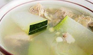 冬瓜炖鸡汤的做法（冬瓜炖鸡汤的做法和功效）
