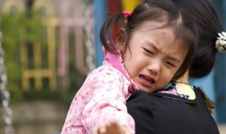 孩子上幼儿园哭怎么办（孩子上幼儿园哭闹应该怎么办）