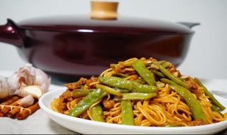扁豆焖面的做法 扁豆焖面的做法视频