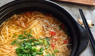 排骨汤面的做法（排骨汤面的做法大全）