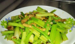 芹菜炒肉的做法 芹菜炒肉的做法需要焯水吗