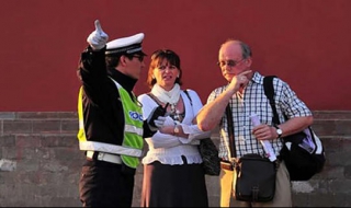 如何高效的给问路人指路 如何问路和指路用英语怎么说
