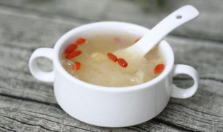 银耳莲子羹做法步骤是什么（银耳莲子羹的做法大全）