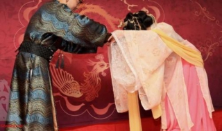 结发夫妻是什么意思（结发夫妻是什么意思它的由来是什么）