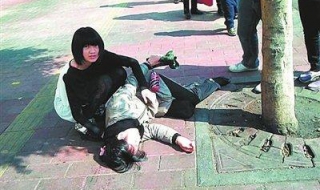 遇到路人晕倒怎么办（遇到路人晕倒怎么办呢）