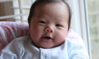 婴儿经常溢奶怎么办 婴儿经常溢奶是怎么回事