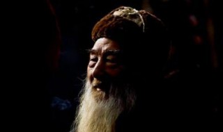 梦见已故的亲人长辈（梦见已故的亲人长辈尿身上）
