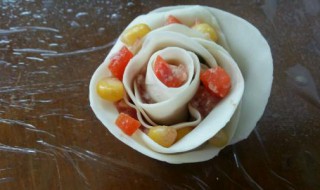 饺子皮玫瑰花做法（饺子皮玫瑰花做法视频）