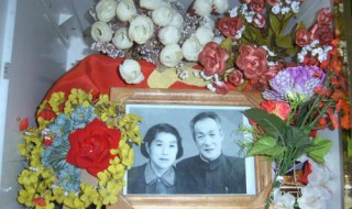 父母遗像如何摆放（父母遗像如何摆放好）