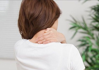 落枕和淋巴上的病有什么联系 落枕和淋巴发炎区别