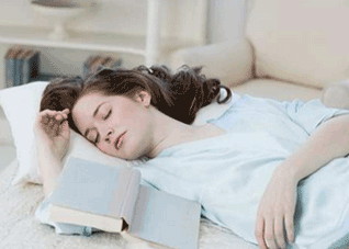 如何改善女性经期嗜睡现象 女生例假嗜睡
