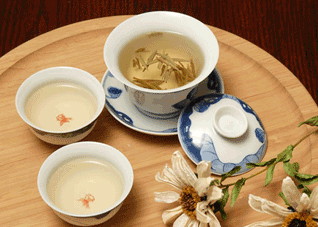 喝白茶少中暑（喝白茶少中暑怎么回事）