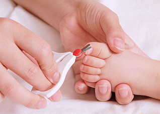 给婴幼儿剪指甲要注意4点（给小宝宝剪指甲注意事项）