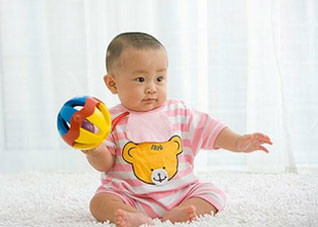 宝宝扔东西对身心健康有何影响（宝宝扔东西对身心健康有何影响呢）