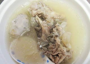 骨折后要多喝骨头汤（骨折后要多喝骨头汤,但我尿酸高怎么办）