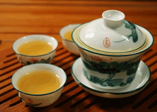 职场男士多吃鱼多喝汤可帮助减压（多喝鱼汤有什么用）