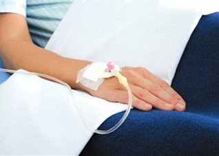 输液后手肿了怎么办（输液后手肿了怎么办 教你四种小窍门解决这个问题）