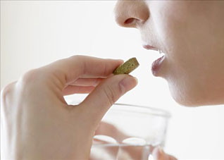 治疗口腔溃疡的药物有哪些（治疗口腔溃疡的药物哪些比较好）