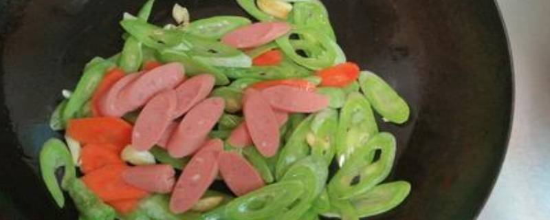 火腿肠炒芸豆怎么炒（芸豆炒火腿的家常做法大全）