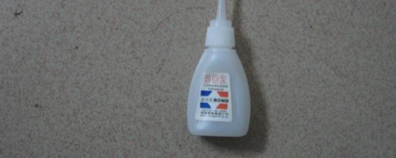 胶水用什么东西才能清洁干净（胶水用什么东西才能清洁干净呢）