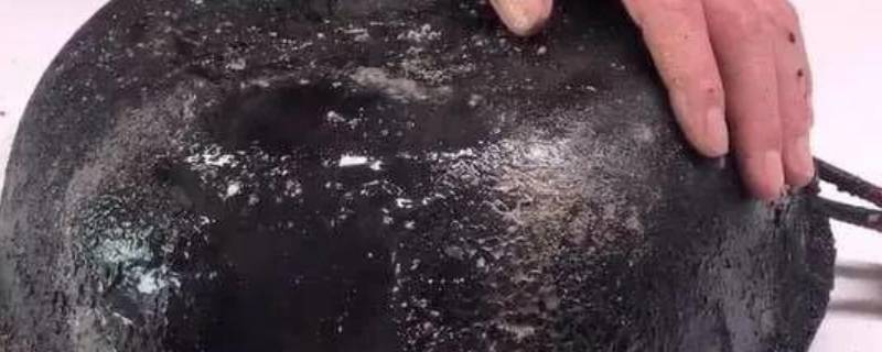 锅底黑了用什么洗的干净（锅底黑了用什么洗的干净一点）