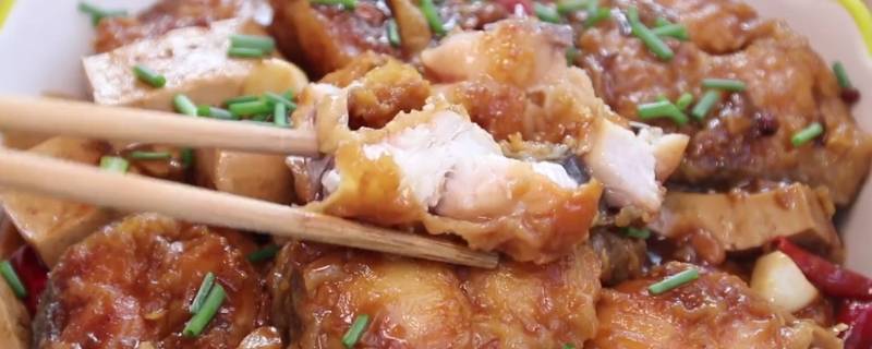白鲢鱼炒萝卜怎么做好吃（白鲢鱼炒萝卜怎么做好吃窍门）