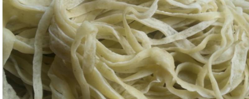 湖北绿豆皮怎么炒（湖北绿豆皮炒鸡蛋的做法）