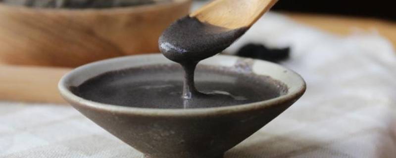 黑芝麻打粉出油结块怎么回事（黑芝麻打磨出油怎么办）