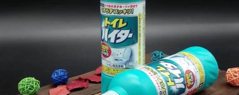 洁厕液怎么装在马桶水箱里（洁厕灵放在马桶中什么位置）