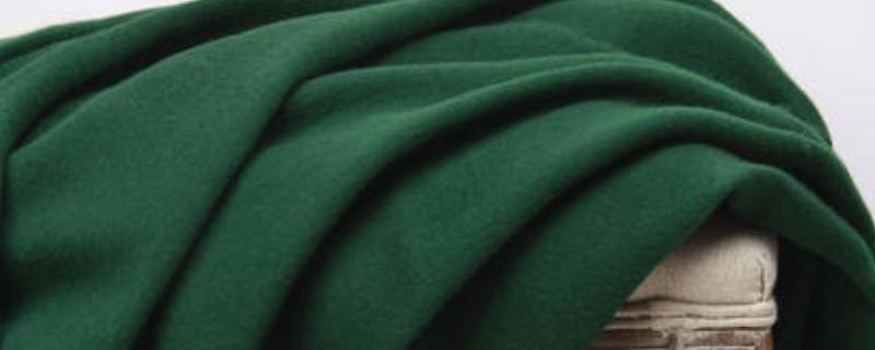 羊绒围巾掉毛粘衣服怎么办（羊绒围巾掉毛粘衣服怎么办啊）