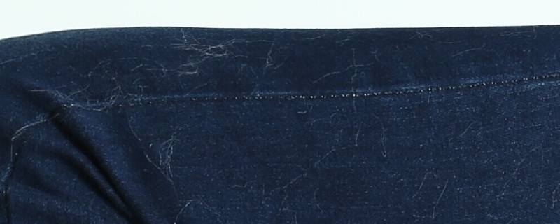 黑裤子粘白毛毛怎么办（黑裤子粘白毛毛怎么办小妙招）