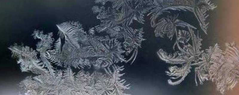窗户结冰花是什么现象 窗户上结冰花是什么现象