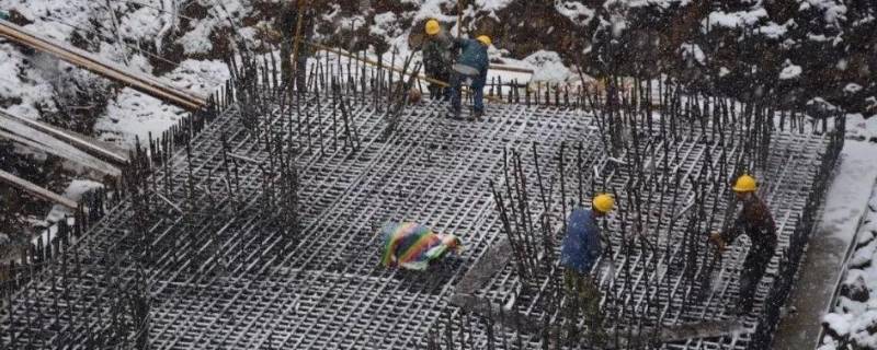 冬季混凝土施工注意事项（冬季混凝土施工注意事项及要求）