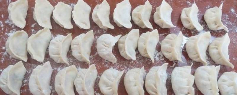 煮熟的饺子怎样才不粘连（煮熟的水饺怎样不粘连）