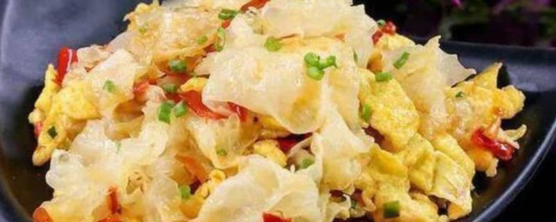 银耳炒菜配什么菜（炒银耳的家常做法）