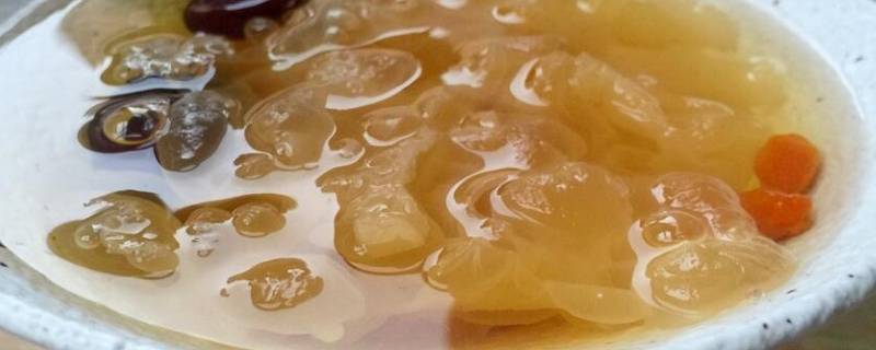 煮熟的银耳放多久就不能吃了（煮熟的银耳放多久就不能吃了呀）
