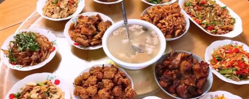 年夜饭一般吃什么（年夜饭一般吃什么海鲜）