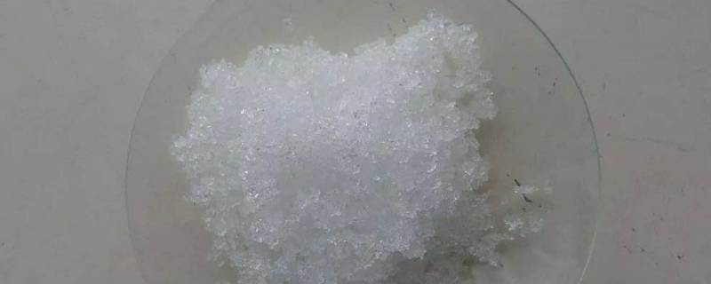 遇水结冰的粉末叫什么（能让水结冰的粉末）