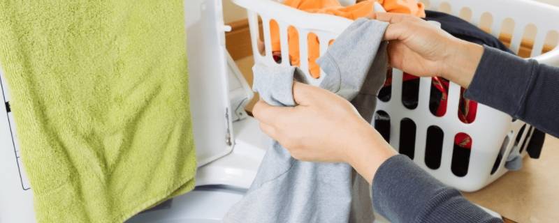 衣物发黄发旧怎样清洗 旧衣服发黄怎么清洗