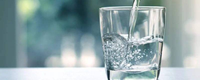 哪种喝水方式是不合理的饮水习惯（以下喝水不健康的方式是）