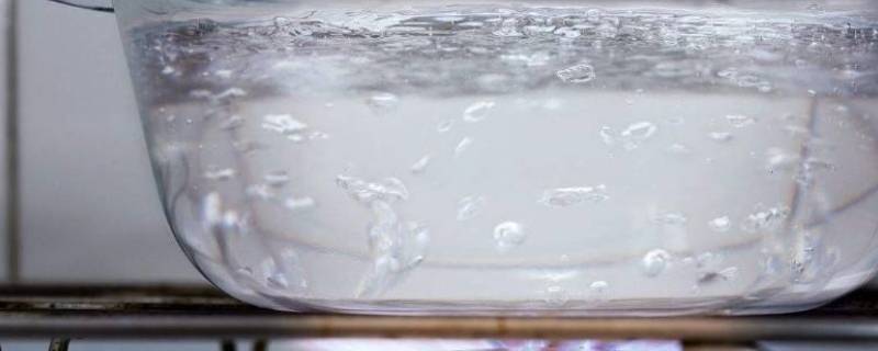 地下水烧开后有白色沉淀物是什么（地下水烧开后有白色漂浮物能喝吗）