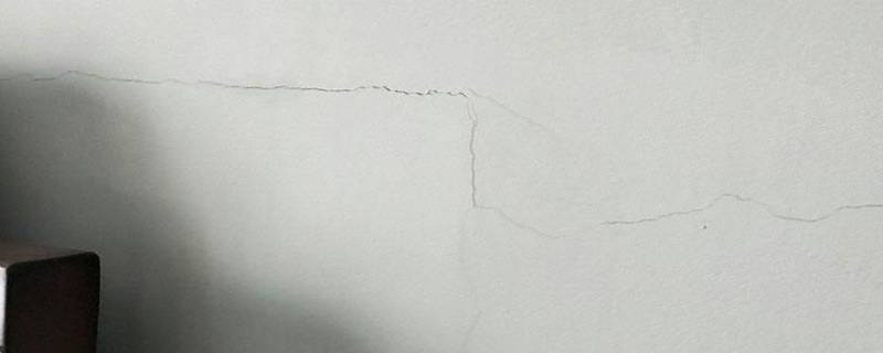 墙体横向裂缝与竖向裂缝哪个危险 墙体横向裂缝与竖向裂缝哪个危险大