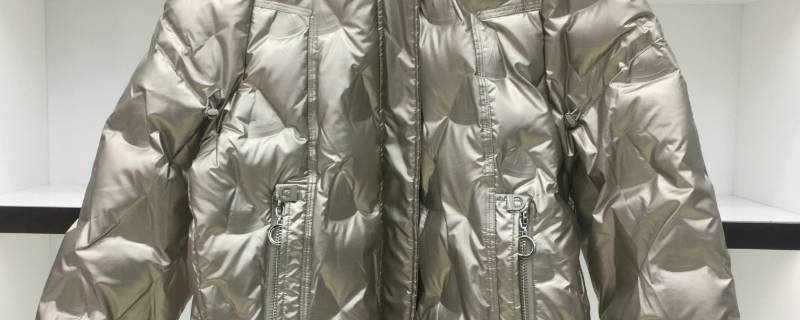 亮皮羽绒服的马克笔怎么洗 羽绒服上有马克笔印用什么东西才能洗得掉