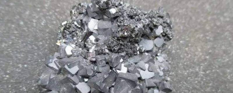 方铅矿有什么光泽 方铅矿是什么光泽