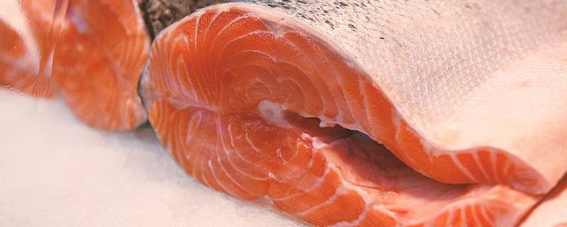 冷冻三文鱼怎么解冻（冷冻三文鱼如何解冻）