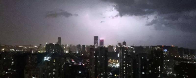 地震前为什么会闪光 地震之前为什么会发光