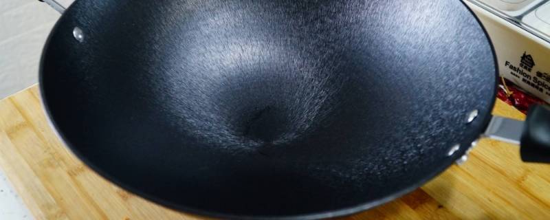 铁锅要怎么开锅（铁锅要怎么开锅,才不钻锅）