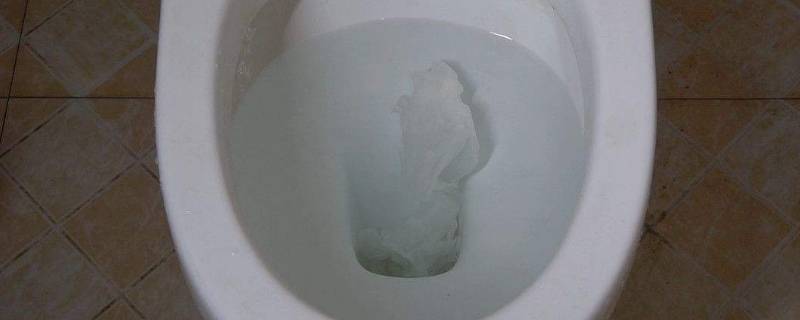 马桶堵了如何用衣架快速疏通 如何用衣架疏通马桶堵塞的方法