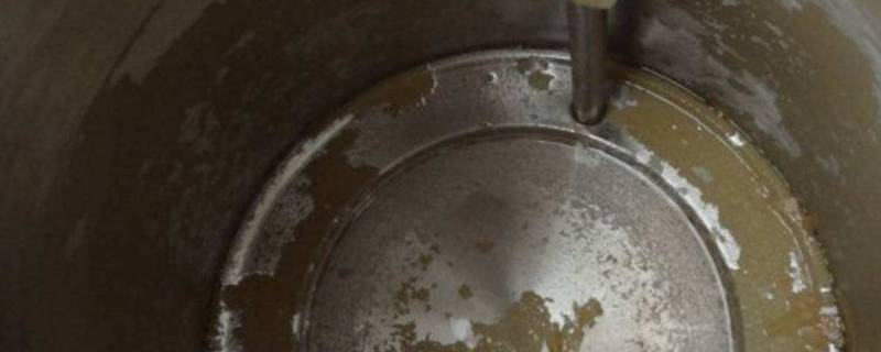 依云矿泉水烧开后为什么有沉淀物（依云矿泉水为什么烧开后水是混的）