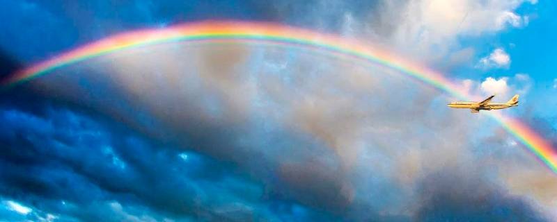 彩虹中间的颜色是什么 彩虹到底是什么颜色的